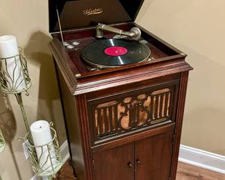 Beautiful Working Antique Silverton Phonograph