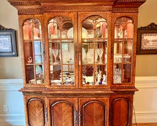 One of the nicest Dining Room Furniture&nbsp;sets we have seen yet! Includes Dining Table, Extra Table Leafs, &nbsp;Table Protection Pad,&nbsp;8 Chairs, China Cabinet and Buffet. This set is in Excellent Condition!