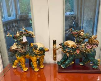 Pair/Chinese roof tile warriors (damage to one)