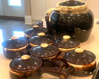 Bean pot/rureen w/ seven lidded bowls