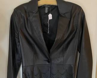 Women's clothing (Size S-M) Brands like: Cache, Oscar de la Renta, Diane von Furstenberg, Custo Barcelona
Lafayette 148, Guess, Burberry Brit, Nordstrom