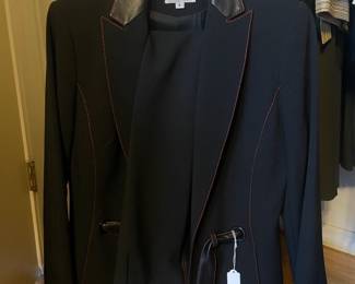 Women's clothing brands such as: Lafayette 148 New York, 5/48, Nic+Zoe, Violet & Claire, Christian Dior, Oscar De La Renta, Eco Ganik, Pearl's & Cashmere, Marc Bouwer, Theory, St. Croix