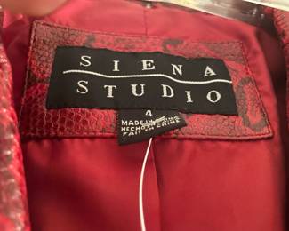 Women's clothing brands such as: Lafayette 148 New York, 5/48, Nic+Zoe, Violet & Claire, Christian Dior, Oscar De La Renta, Eco Ganik, Pearl's & Cashmere, Marc Bouwer, Theory, St. Croix
