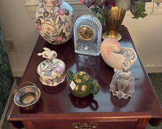 Pair of nice American Drew end tables.