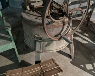 Antique washing machine.   COOL.