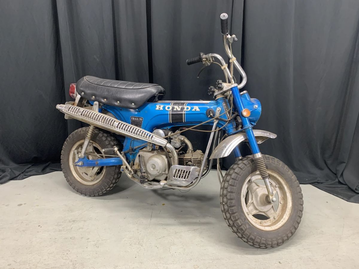 Lot 97
1971 Honda CT70, Sapphire Blue Honda Motorcycle. Turns over, doesn’t run. Leaks oil. No title, has key. Odometer reads 627 miles, unsure if actual