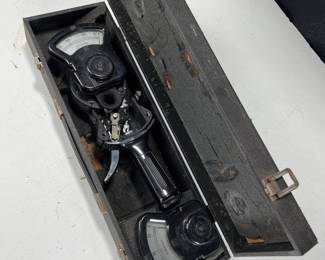 Lot 294
VINTAGE COLUMBIA ELECTRIC TONG TEST AMMETER ORIGINAL BOX electronica