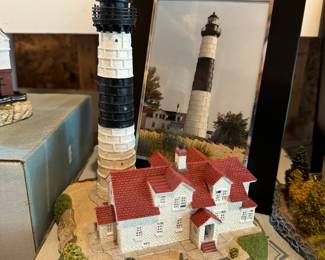 Harbor house lighthouse (these all come with certificate, original box and packaging 