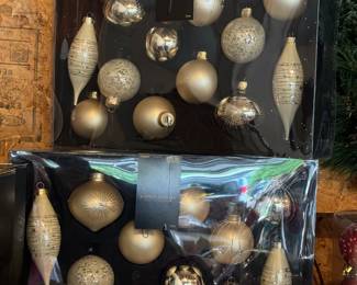 gorgeous holiday bulbs 