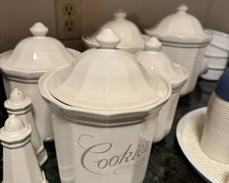 Pfaltzgraff cannister set  and slat and peppers 