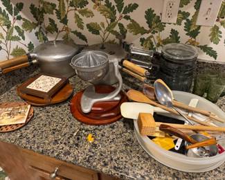 vintage pyrex double boiler and misc hot plates/kitchen utinsels