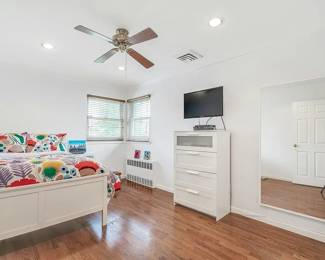 CONTEMPORARY MODERN WITH FULL SIZE BEDROOM