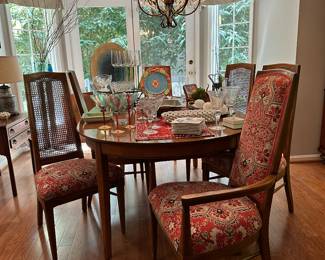 Oval dining table with leaves and six chairs