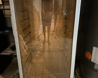 Wine refrigerator