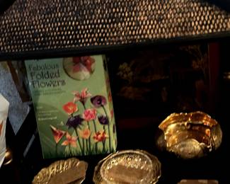 Oriental pagoda shelf