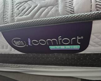 I comfort Hybrid mattress sets, King, 3 doubles excellent condition