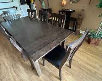 Extendable Dining Room Table with 8 Chairs