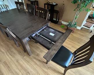 Extendable Dining Room Table with 8 Chairs