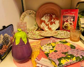 more NOS large linen towels, pink things