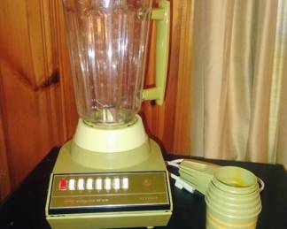 Rival Blender and Measuring Cups