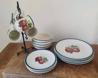 Casuals Dinnerware with Apple Design