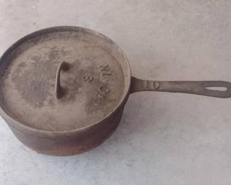 Cast Iron Dutch Oven