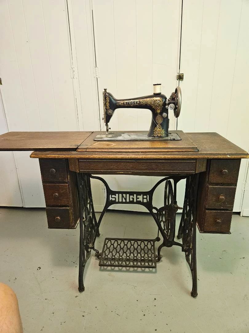 001 1917 Singer Sewing Machine