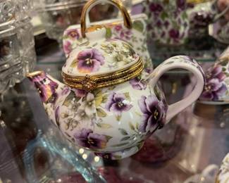 Pansy Chintz Collection Formalities by Baum Bros Tricket Teapot