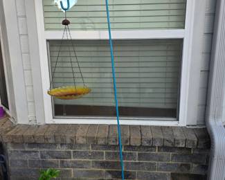 Shepherds hook
Birdfeeder