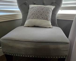 Gray Velvet Tufted Accent Chair