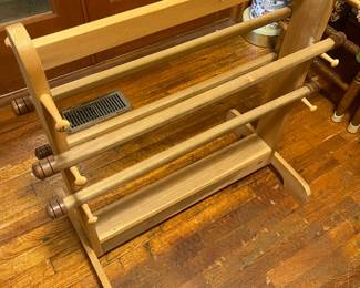 Removable dowel quilt rack