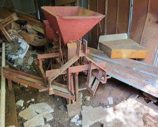 Covington Single Row Planter