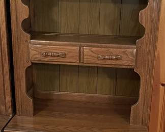 Young Hinkle Oak bookcase/drawers