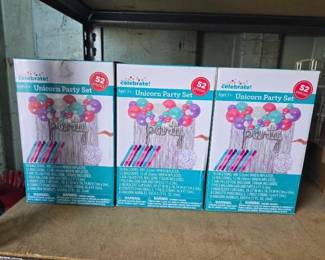 3012  NEW 9 Way to Celebrate 52pc Unicorn Party Sets 