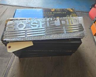 3010  NEW 20 Lapetale Fashion Medal Hanger Displays 