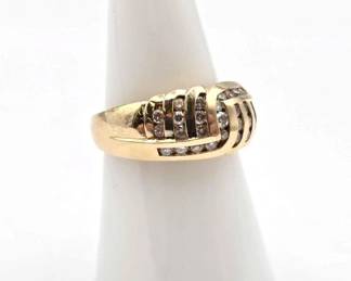 714  14K Gold Ring with Diamonds, 5.31g 