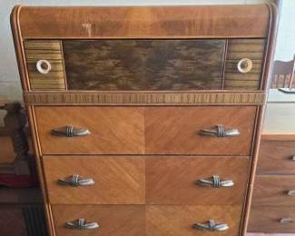 9112  Tall Dresser 