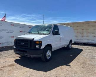 275  2011 Ford Econoline Van 