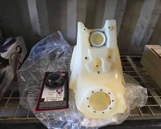 4124  IMS Dry Break KTM33 Fuel Tank with New Screw Cap 