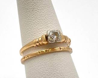 700  14k Gold Diamond Center Ring  Band Ring, 2.73g 