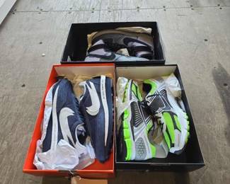 4040  3Pairs of Nikes 