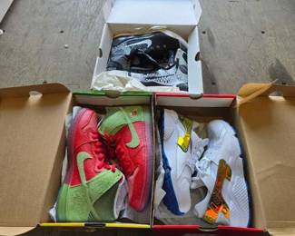 4042  3 Pairs of Nikes 