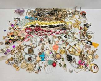 1016  Costume Jewelry 