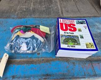 3542  10 A History of the US Books and Small Animal Sweaters 