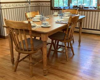 Farmhouse table & 4 chairs matches the hutch