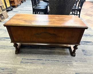 Lane Cedar Chest