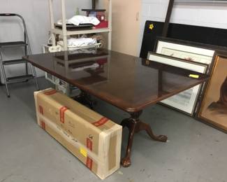 Dining room table with leaves $100! 