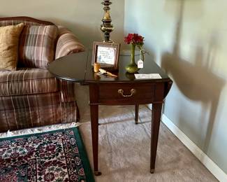 Ethan Allen Mahogany Pembroke Table