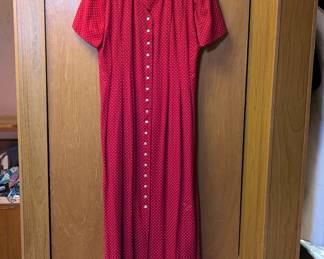 Women's short-sleeve button front red dress