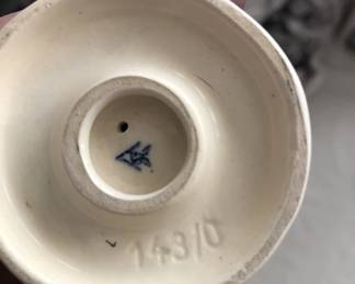 Base of Hummel figurine Cobbler Boy, 143-0